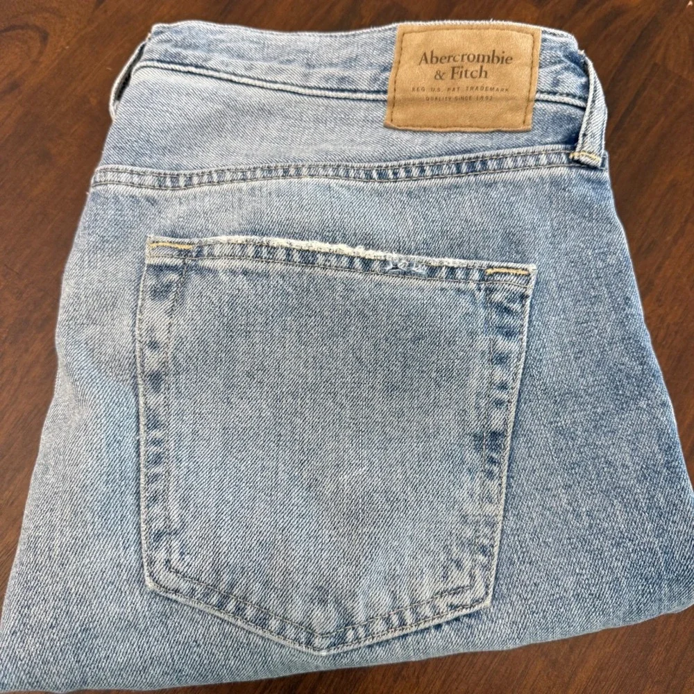 Abercrombie & Fitch Mens Slim Straight Distressed Light Wash Blue Jeans 34x32